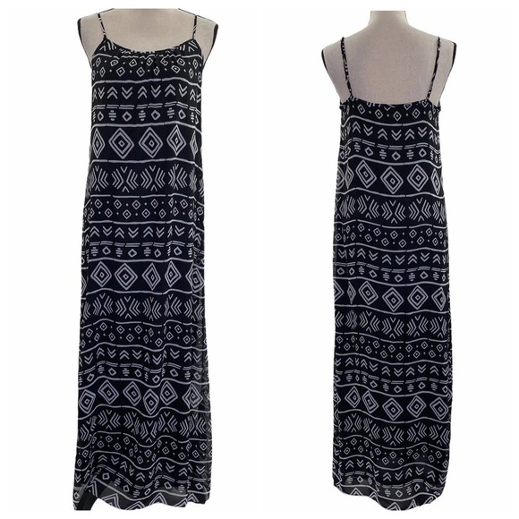 Forever 21 Dresses & Skirts - FOREVER 21 Black White Aztec Maxi Dress Medium